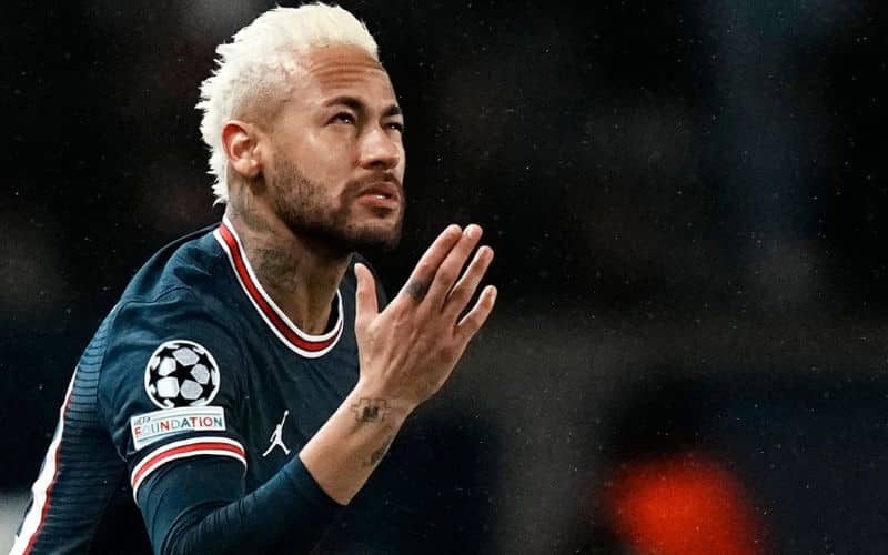 Tuổi thơ của Neymar gắn liền với bóng đá đường phố